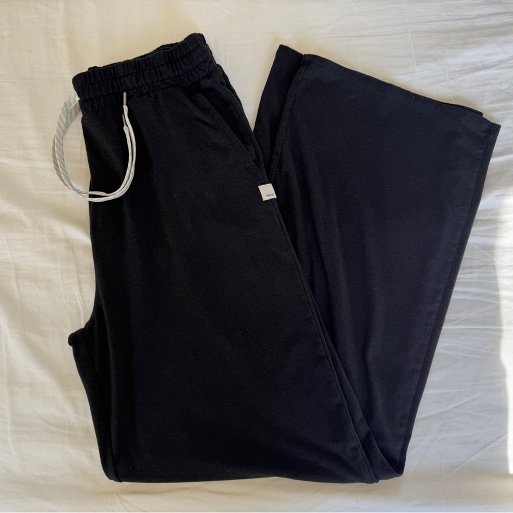 Barely Worn Vuori Wideleg Pant